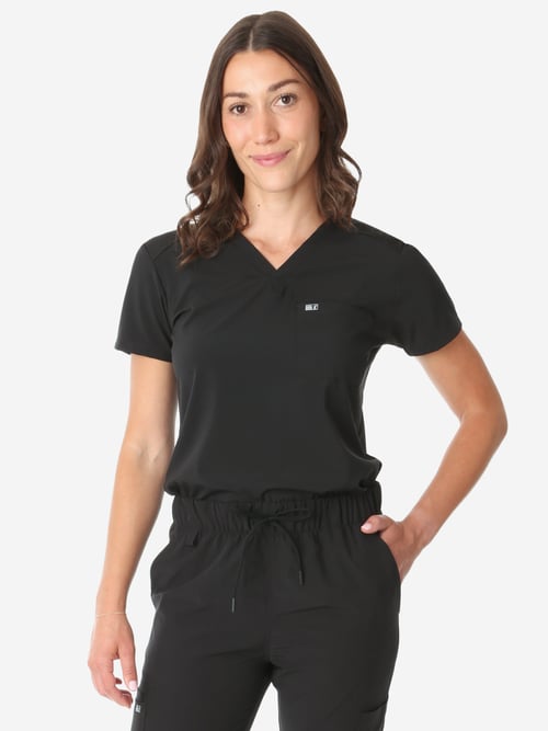 Women's Tuckable One-Pocket Scrub Top